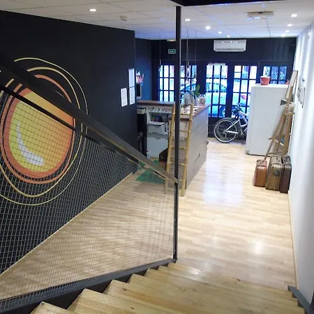 אכסניה Ole Backpackers