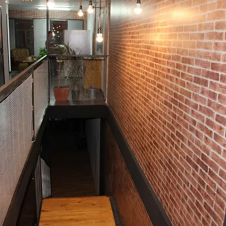 אכסניה Ole Backpackers *